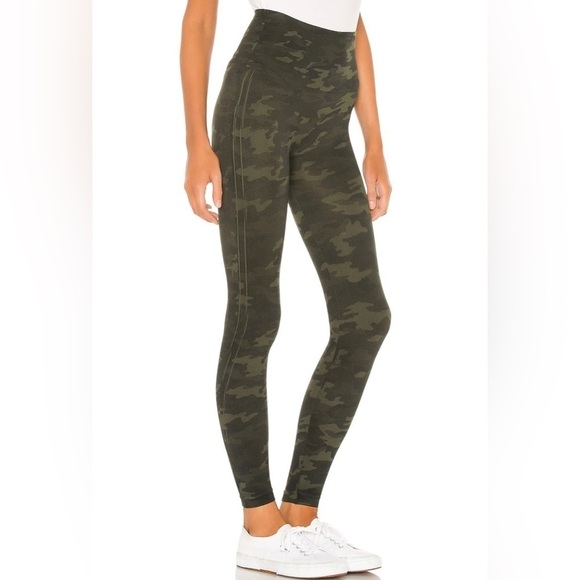 SPANX Look At Me Now Seamless Legging in Green Camo Sz. M NWOT - Picture 2 of 8